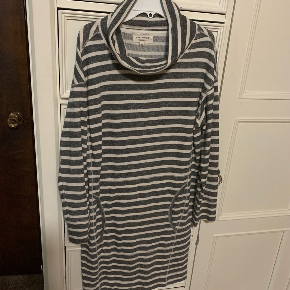 Max Studio long length sweatshirt!